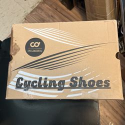 CYCLINGDEAL cycling Shoes New In Box Size 13