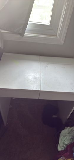 Make up stand