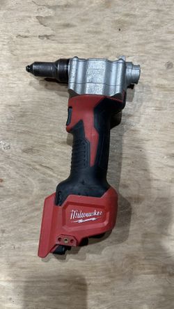Milwaukee M12 12-Volt Lithium-Ion Cordless Rivet Tool (Tool-Only)