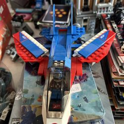 LEGO Captain America Fighter Jet & Minifigure 