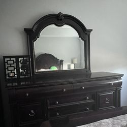 5 Piece Dresser Set With Nightstands