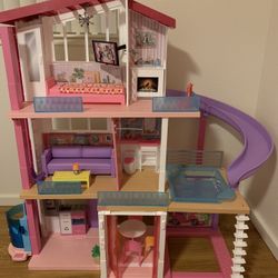 Barbie Dream House 