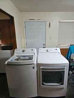 LG WASHER AND DRYER SET BOTH ELECTRIC XL CAPACITY 5.0 CU CLEAN AND DESINFECTED DELIVERY AVAILABLE FOR EXTRA FEE