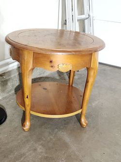 SMALL CORNER TABLE