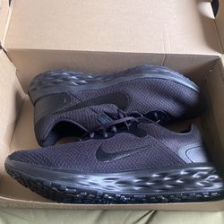 Men’s Nike Revolution Shoes Size 9