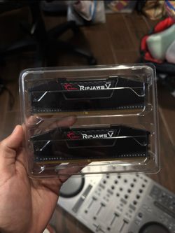 G.Skill Ripjaws V DDR4 RAM Kit (2x)