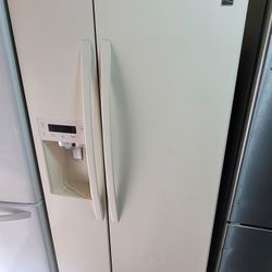 Kenmore 33" Wide Apartment Size Side By Side Refrigerator Through Door Water 💧 And 🧊 Ice Dispenser 