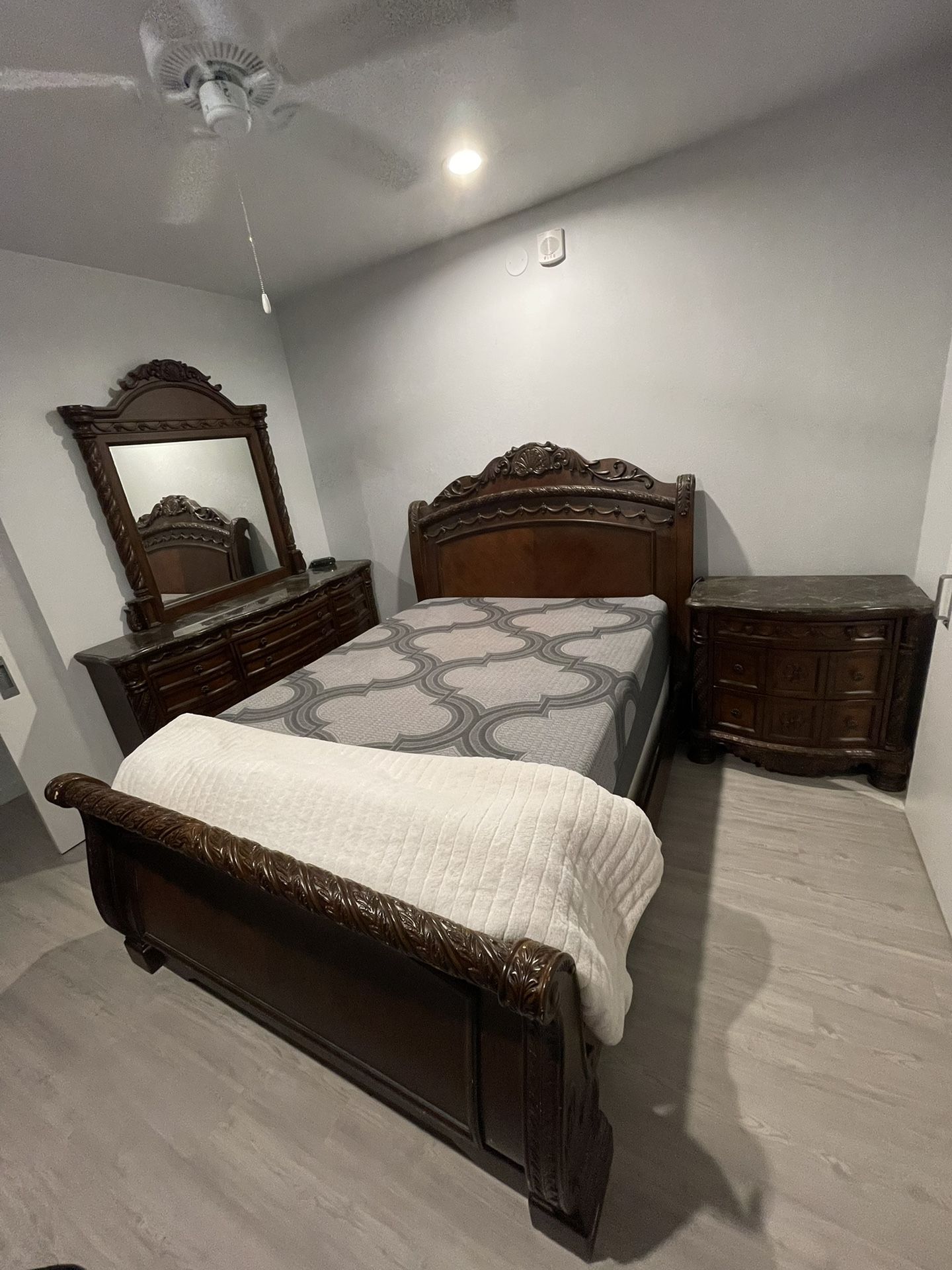 4 Piece Queen Bedroom Set by Ashley Furniture