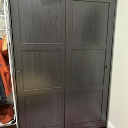 Wardrobe w sliding doors