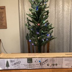 4’ Pre-Lit LED Christmas Tree