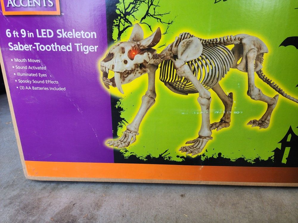 Home Accents Holiday HALLOWEEN Saber Tooth Tiger Skeleton Decoration
