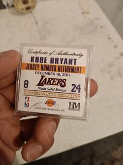 Cobe braynt Lakers commemorative medallion coin