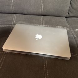 MacBook 2016 13.3 Inch i5 8GB RAM