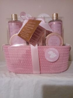 New Large pink Gift Set With Free Bonus New Pink Purse