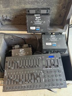 Elation DMX Controller w 3 hubs and case - needs power adapter