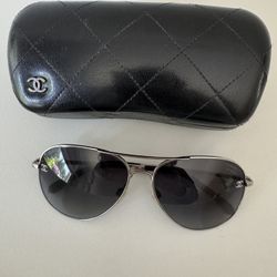 CHANEL 59mm Polarized Aviator Sunglasses Like New! 
