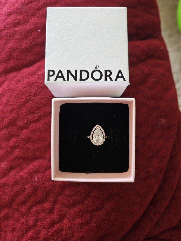 Sparkling Pear Halo Ring Sterling silver