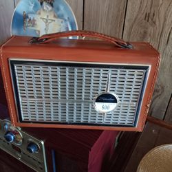 ANTIQUE ANALOG A.M. F.M. RADIO