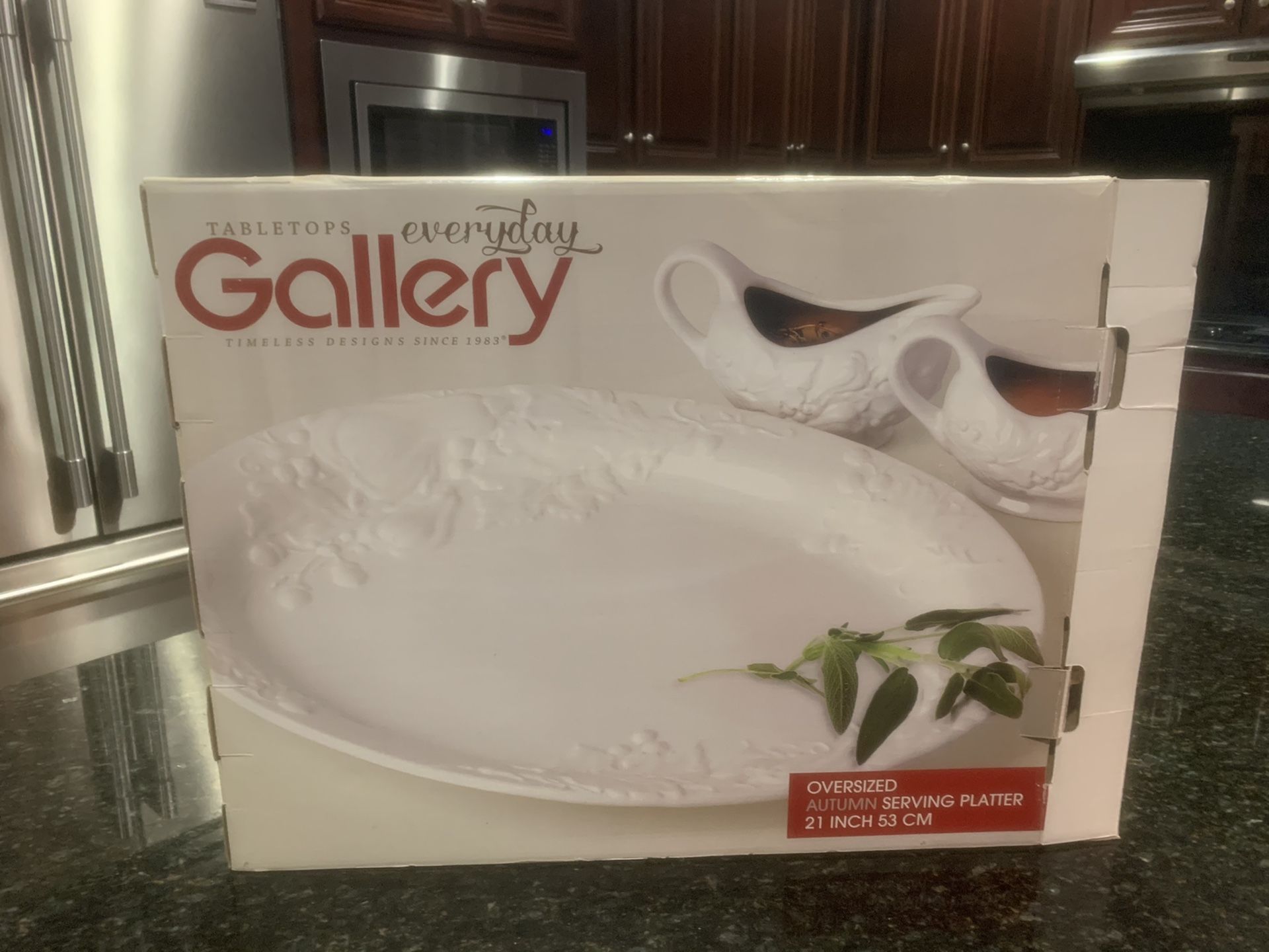 2 Everyday Gallery Oversized Autumn Serving Platters & 2 gravy boats