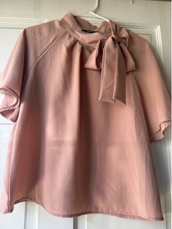 Shein Women’s casual side bow tie neck, short sleeve blouse in blush pink. Size L