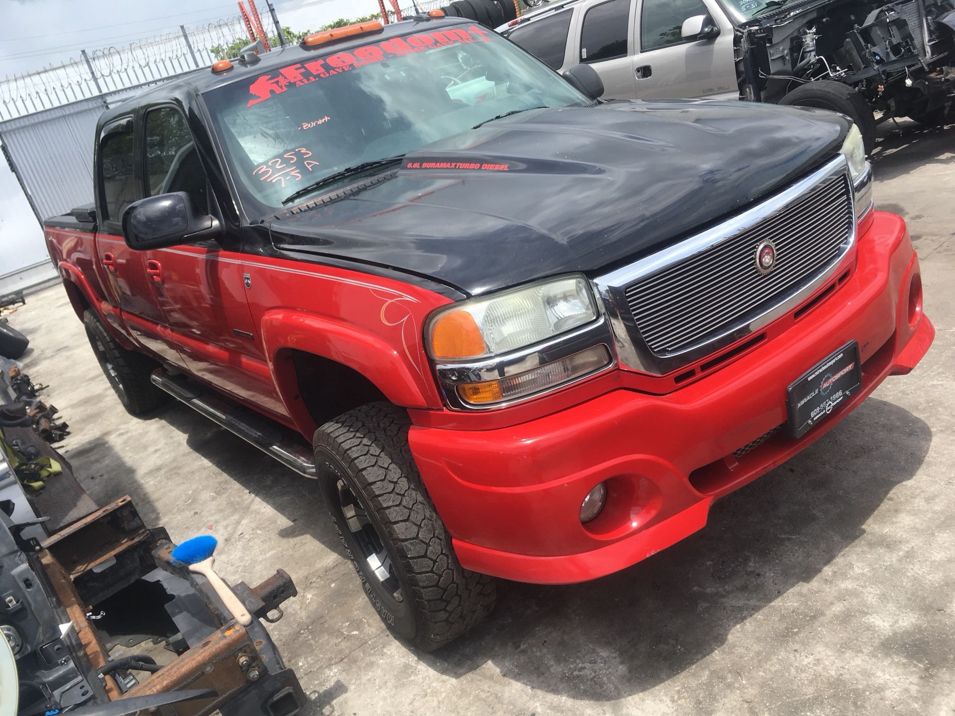 Parting out GMC Sierra 2500 HD duramax LLY Allison 4x4 crew cab diesel short bed Silverado