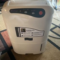 SOLEUS AIR New Dehumidifier  Model Can-40e. 115 V Holds 40 Pints. 