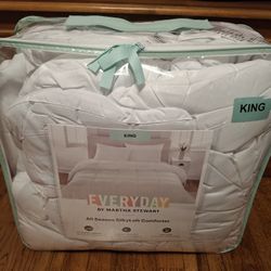 New Martha Stewart All Season SilkyLoft Comforter King - White
Everyday Martha Stewart 
Easy Care
Down alternative and hypoallergenic fill offers high