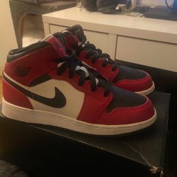 Jordan 1 Mid Chicago Black Toe (GS)