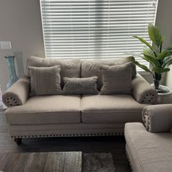 2 couches ,, show as new