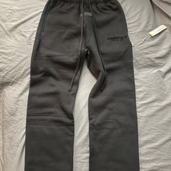 Un Cuffed Essentials Sweatpants 