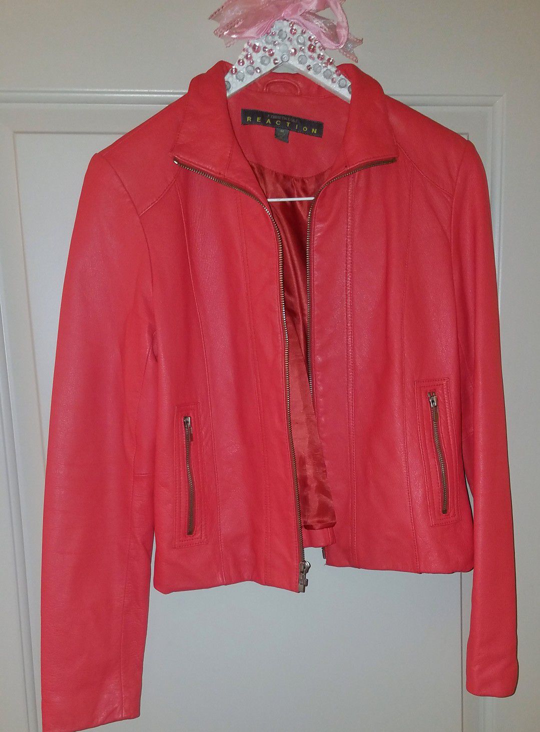 KENNETH COLE REACTION WOMEN'S FRONT ZIP LEATHER JACKET & MATCHING GLOVES