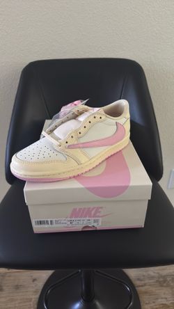 Nike travis Sail