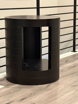 Corner table