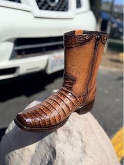 Bota con cierre (miel)