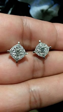 10k white gold earing 1ct total diamonds 2.6 grams