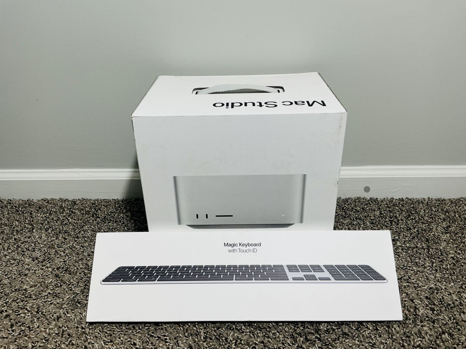 New Apple Mac Studio M2 Max with Magic Keyboard with Touch ID