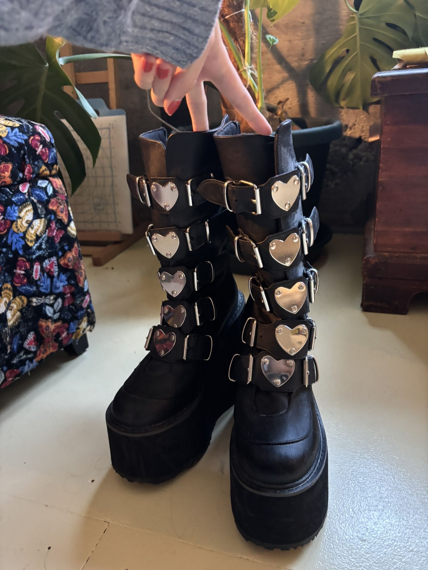 Demonia Swing-230 Size 9