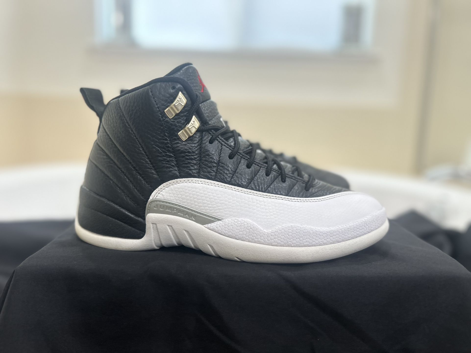 Air Jordan 12s Size 9m. 99$ Obo