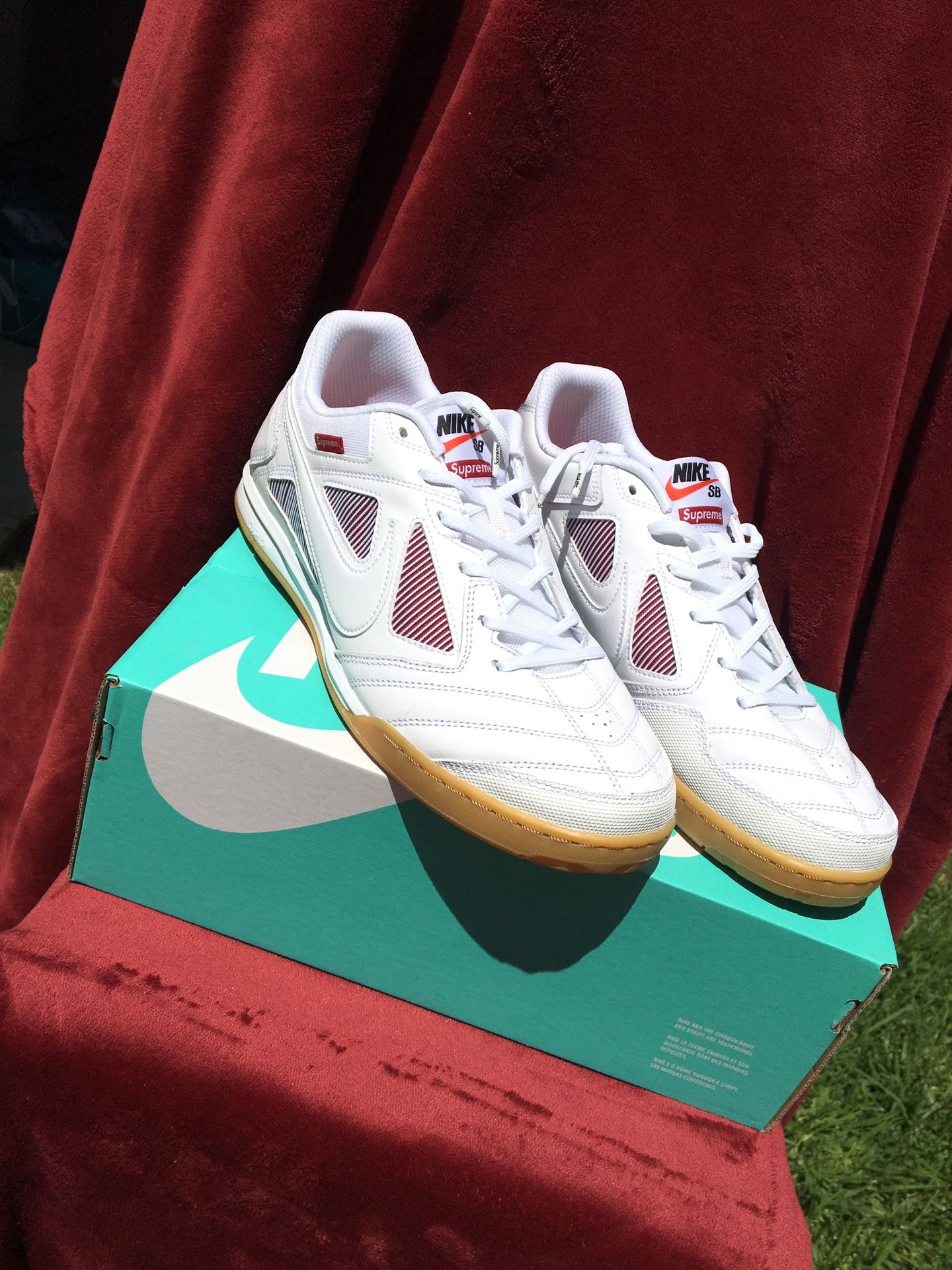 Supreme x Nike Gatos white