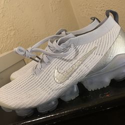 New fkyknit Vapormax       Size 13 men