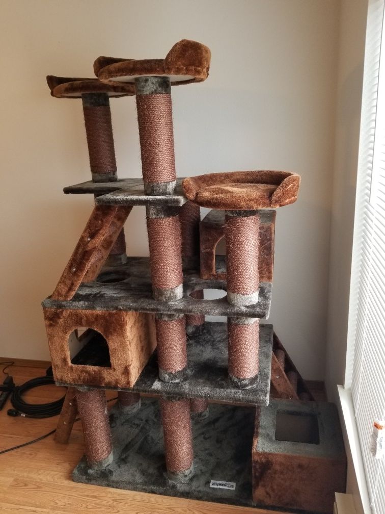 Big horn cat tree from kitty mansions