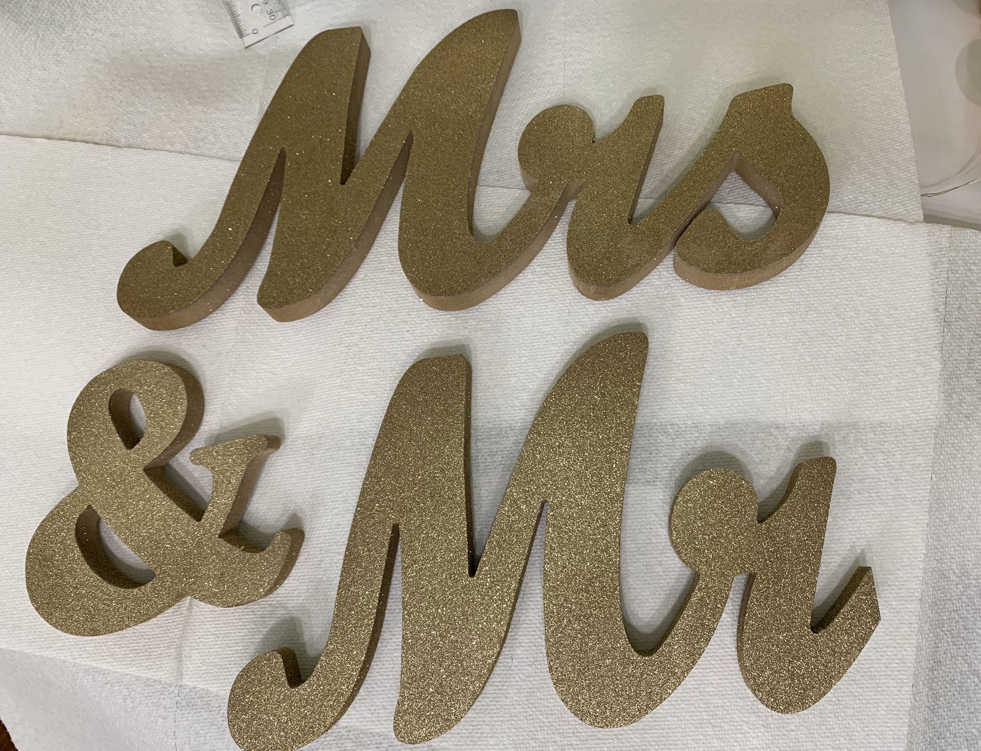 gold Mr & Mrs wedding sign