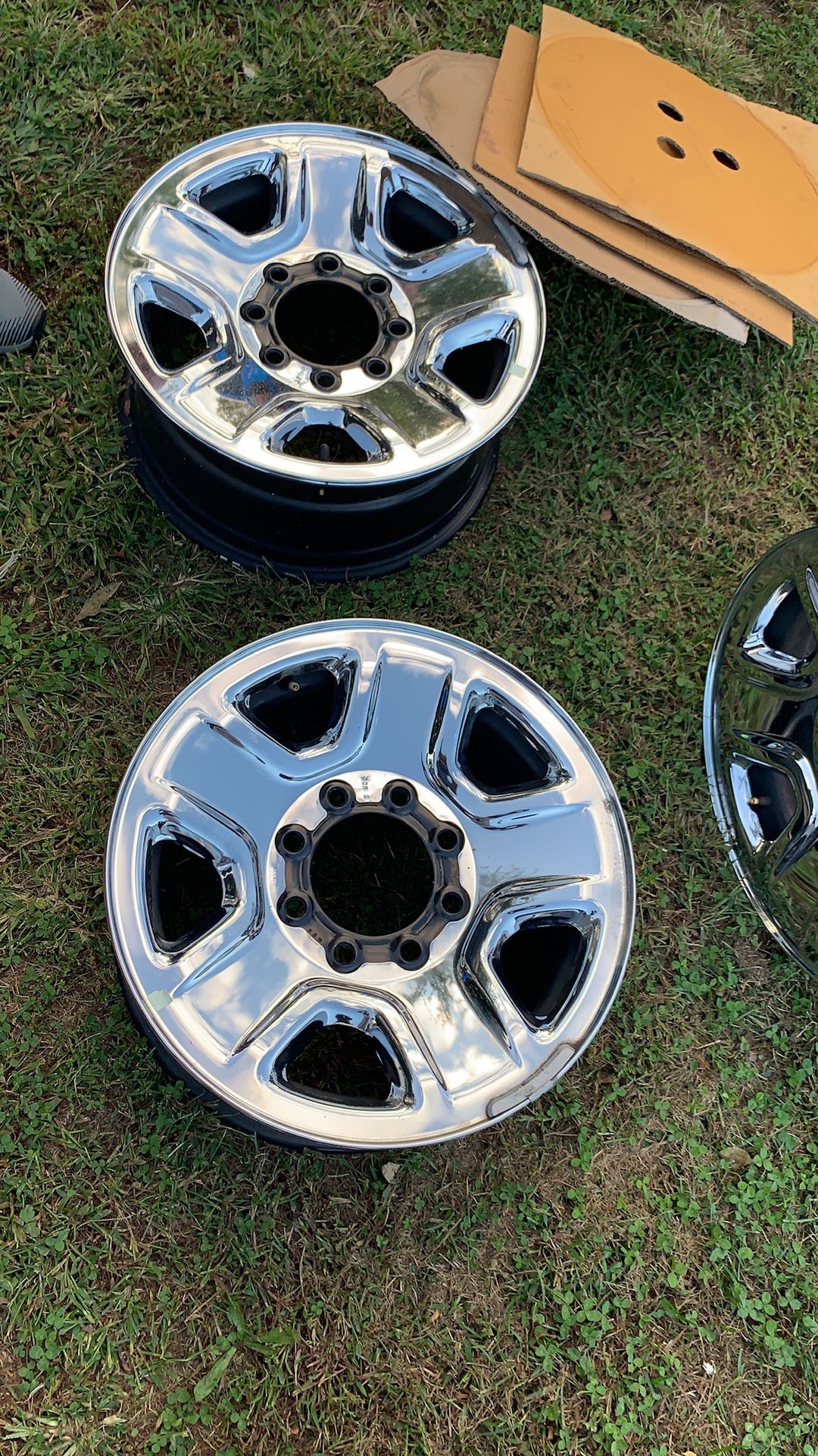 18” 8 lugs DODGE 2500 SPORTS CHROME STEEL WHEELS NEW CONDITION