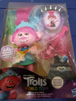 Trolls WORLD TOUR POP-TO-ROCK POPPY - SINGING DOLL- 4+.