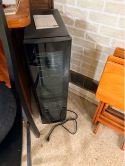 Wine bottle refrigerator