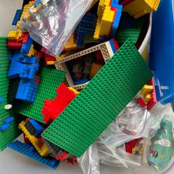 Lego Lot 17 Pounds, Includes Minifigures