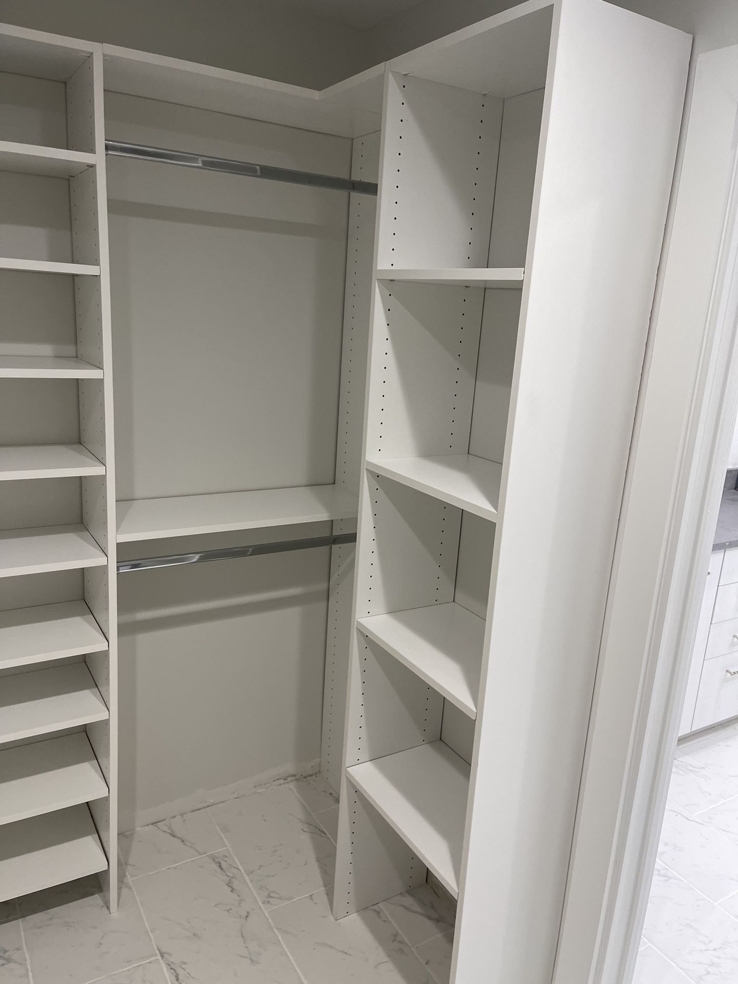 Closets , Kitchen Cabinets 