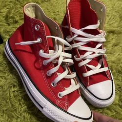 Red converse 