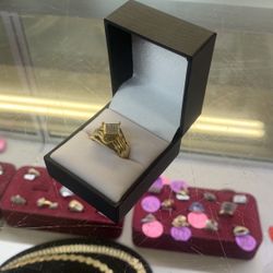 GREAT CONDITION 14K  DIAMOND RING 