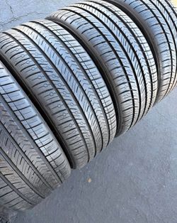 225/45/19 Michelin 📍📍 Vendo un set de llantas con 80% de vida las 4 📍🌟